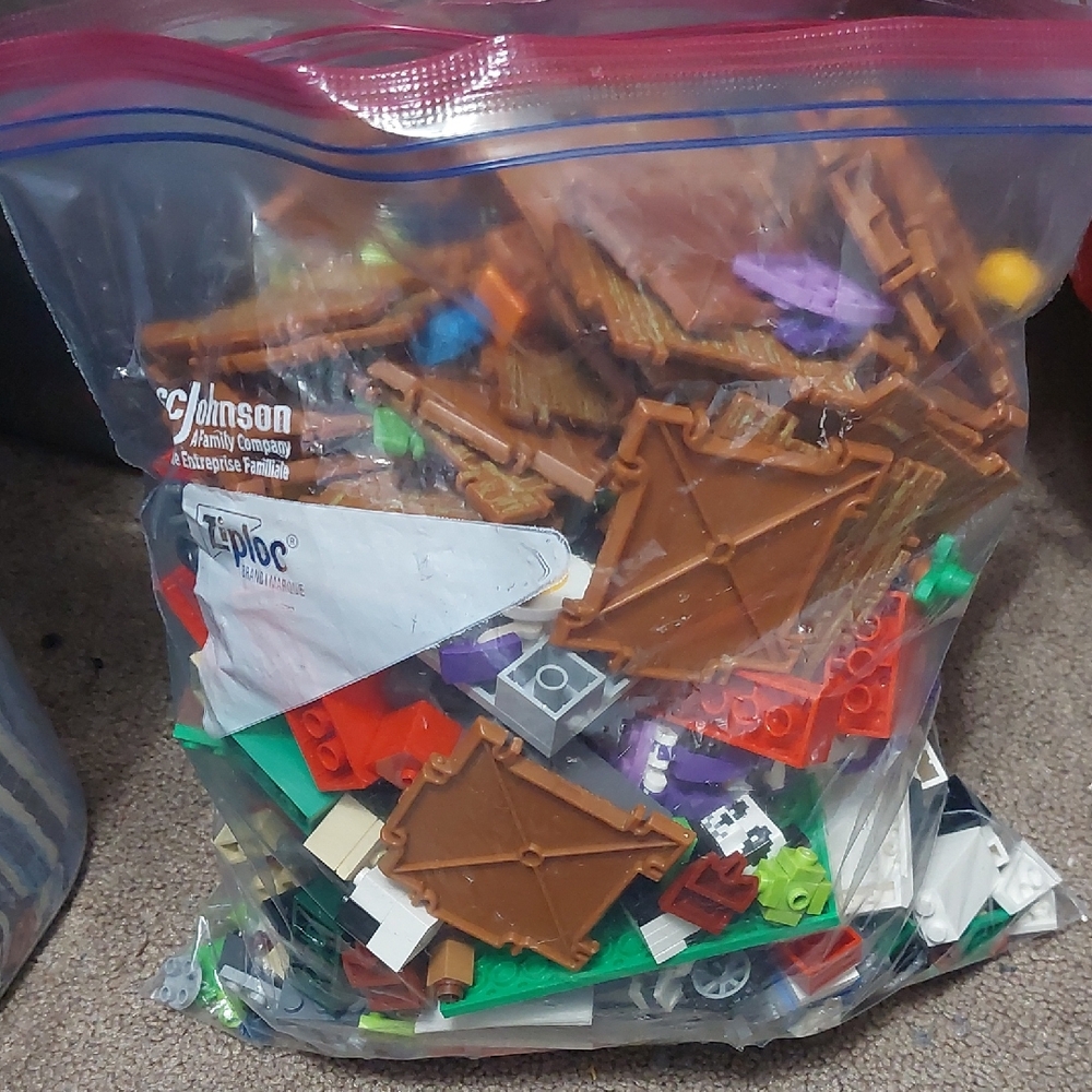Ziploc Bag of Assorted LEGO Pieces